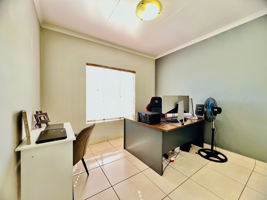 To Let 3 Bedroom Property for Rent in Hazeldean Gauteng