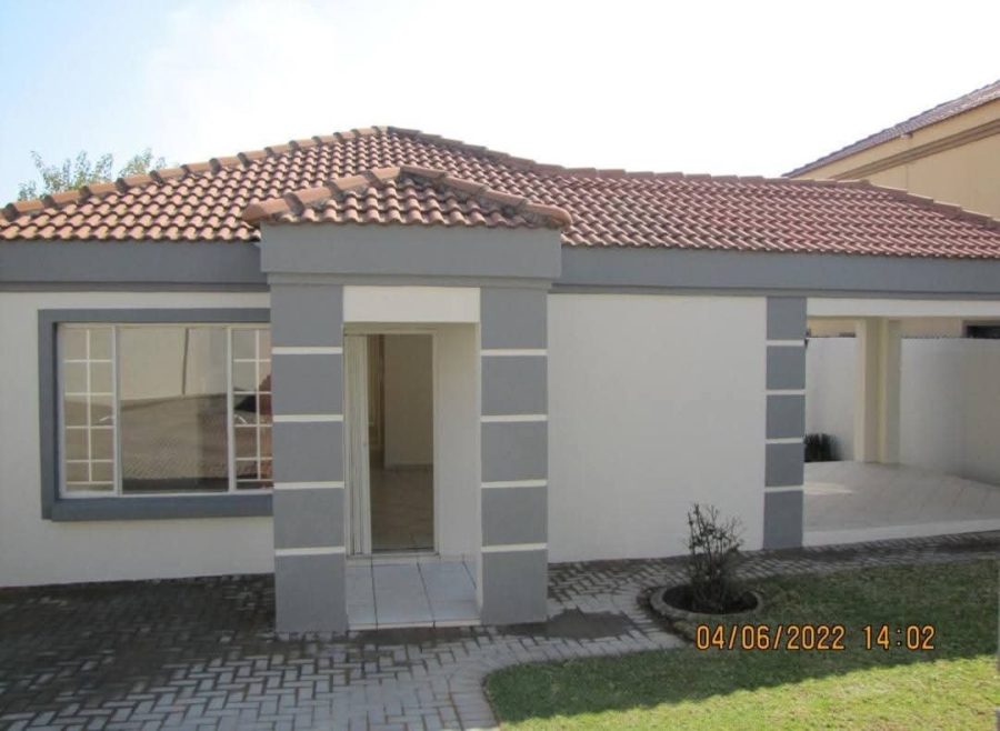 To Let 3 Bedroom Property for Rent in Thatchfield Manor Gauteng