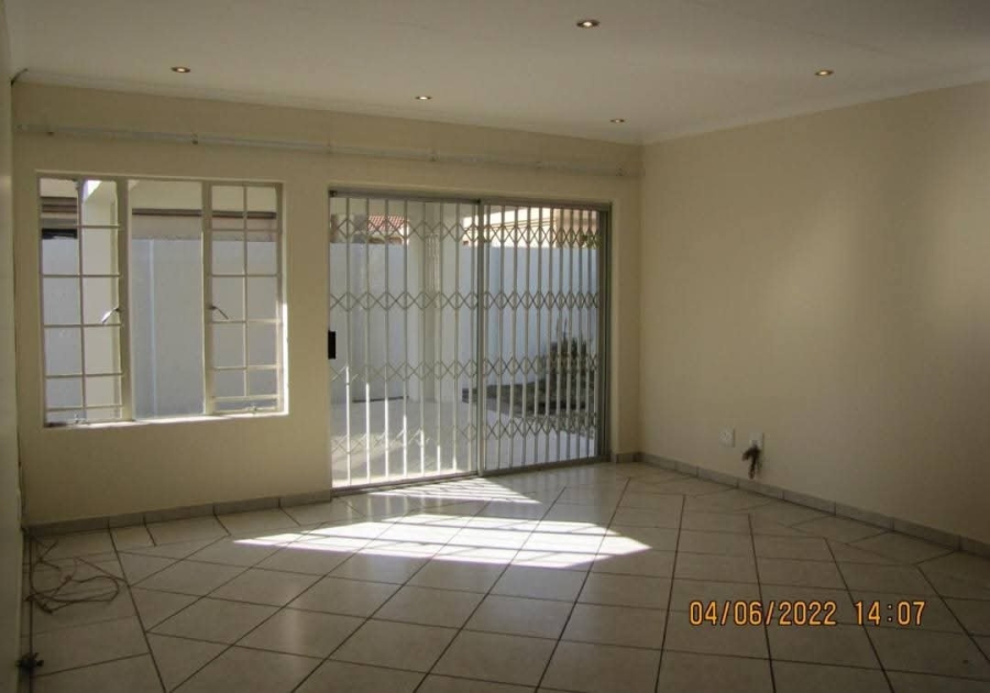 To Let 3 Bedroom Property for Rent in Thatchfield Manor Gauteng