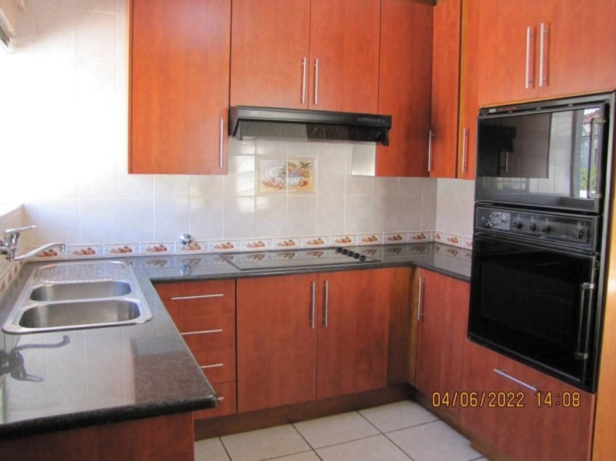 To Let 3 Bedroom Property for Rent in Thatchfield Manor Gauteng