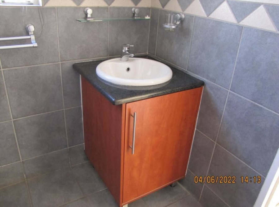 To Let 3 Bedroom Property for Rent in Thatchfield Manor Gauteng