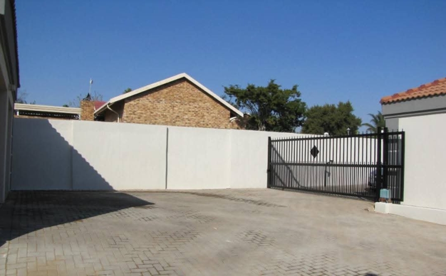 To Let 3 Bedroom Property for Rent in Thatchfield Manor Gauteng