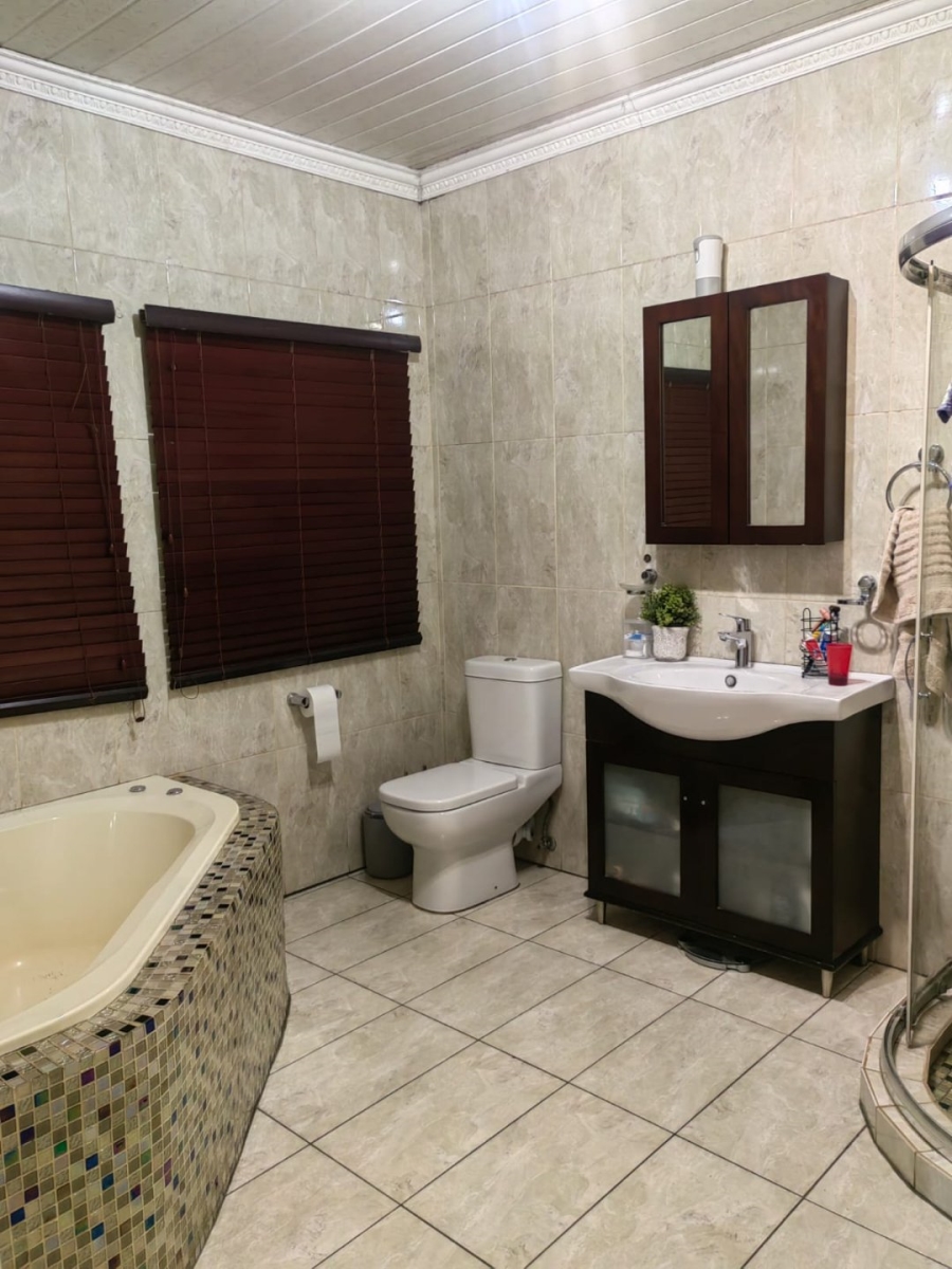 4 Bedroom Property for Sale in Dalpark Proper Gauteng