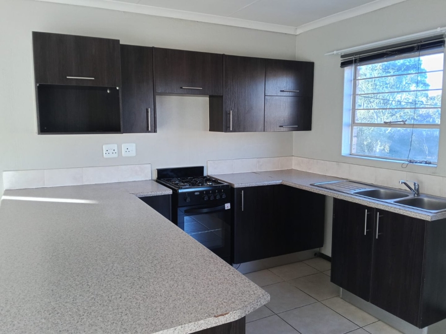 To Let 2 Bedroom Property for Rent in Honeypark Gauteng
