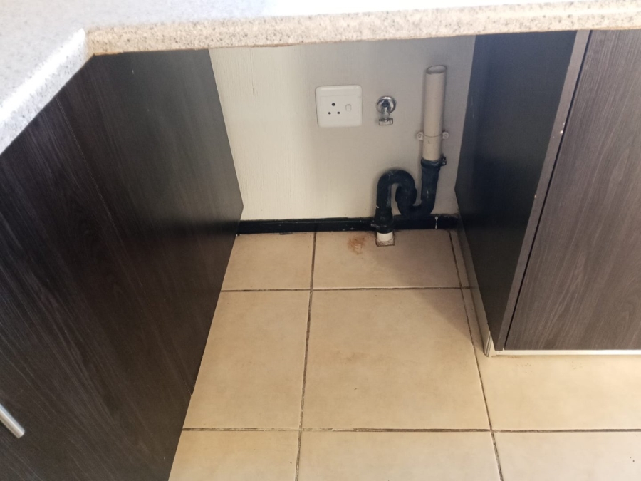 To Let 2 Bedroom Property for Rent in Honeypark Gauteng