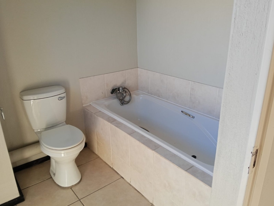 To Let 2 Bedroom Property for Rent in Honeypark Gauteng