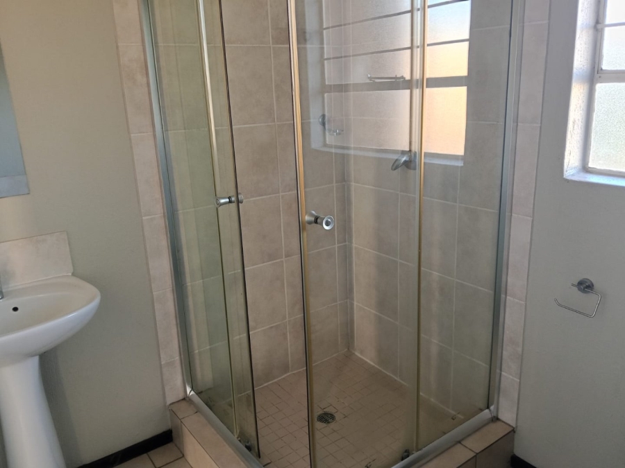 To Let 2 Bedroom Property for Rent in Honeypark Gauteng