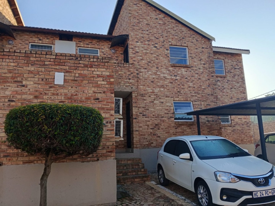 To Let 2 Bedroom Property for Rent in Honeypark Gauteng
