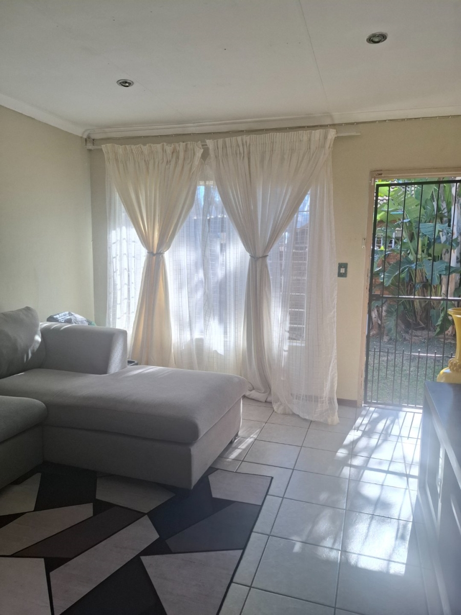 To Let 2 Bedroom Property for Rent in The Orchards Gauteng
