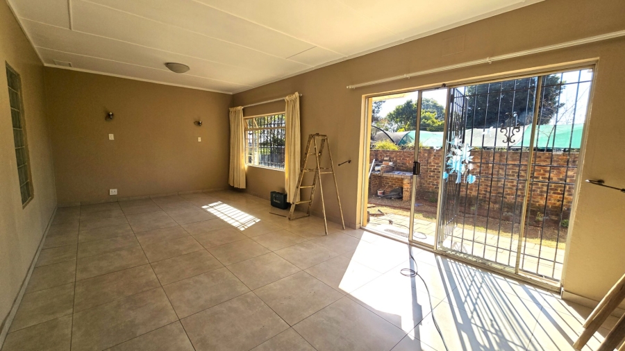 To Let 1 Bedroom Property for Rent in Glen Austin Gauteng