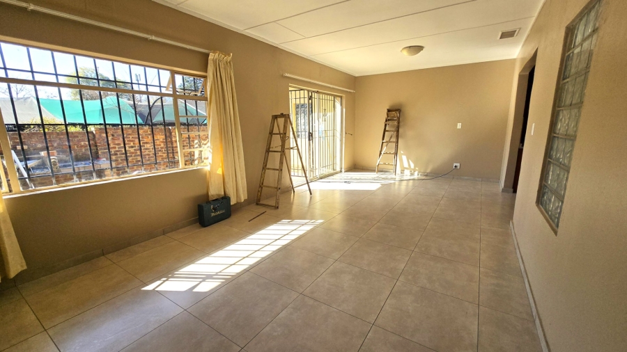 To Let 1 Bedroom Property for Rent in Glen Austin Gauteng