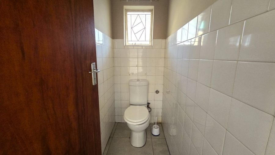 To Let 1 Bedroom Property for Rent in Glen Austin Gauteng