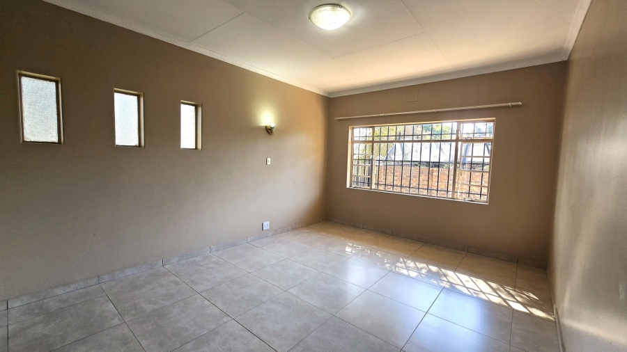 To Let 1 Bedroom Property for Rent in Glen Austin Gauteng