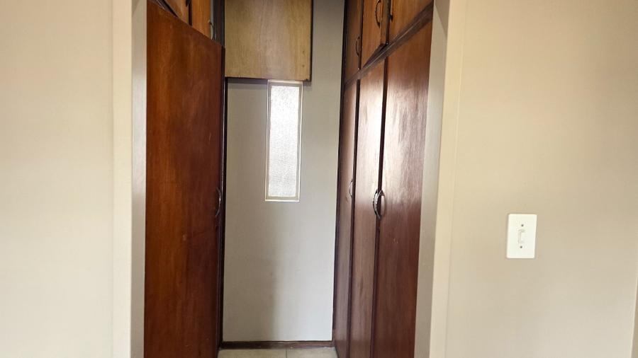 To Let 1 Bedroom Property for Rent in Glen Austin Gauteng