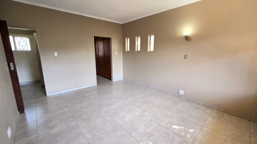 To Let 1 Bedroom Property for Rent in Glen Austin Gauteng