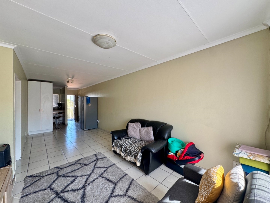 1 Bedroom Property for Sale in Die Hoewes Gauteng