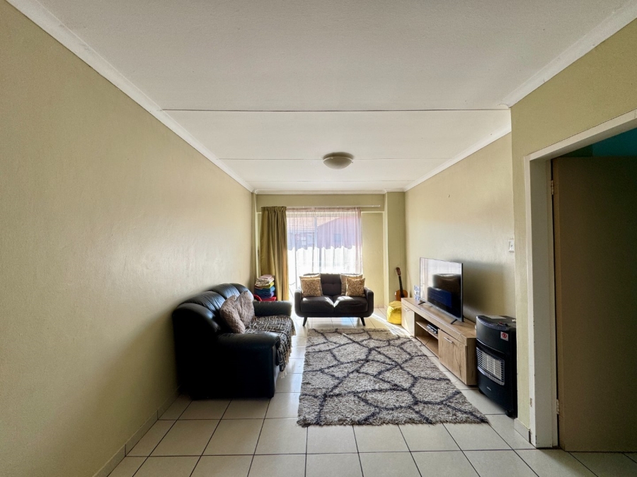 1 Bedroom Property for Sale in Die Hoewes Gauteng
