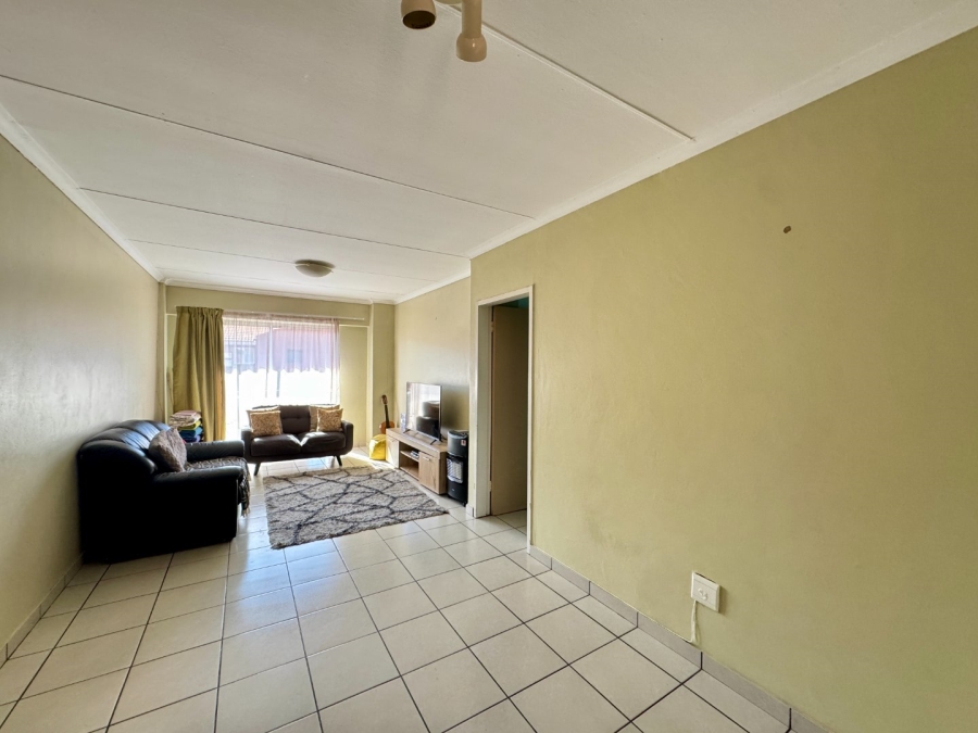 1 Bedroom Property for Sale in Die Hoewes Gauteng