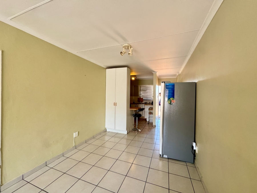 1 Bedroom Property for Sale in Die Hoewes Gauteng