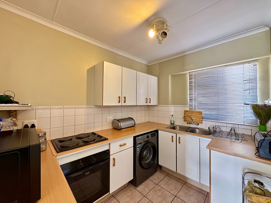 1 Bedroom Property for Sale in Die Hoewes Gauteng
