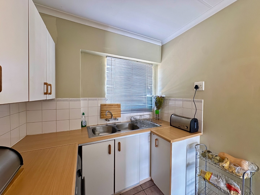 1 Bedroom Property for Sale in Die Hoewes Gauteng