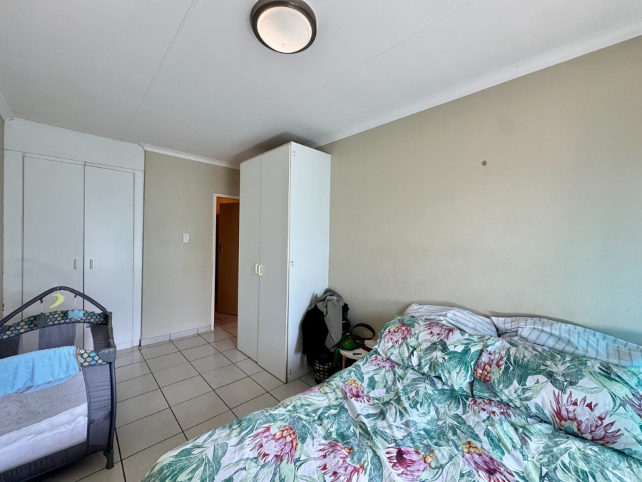 1 Bedroom Property for Sale in Die Hoewes Gauteng