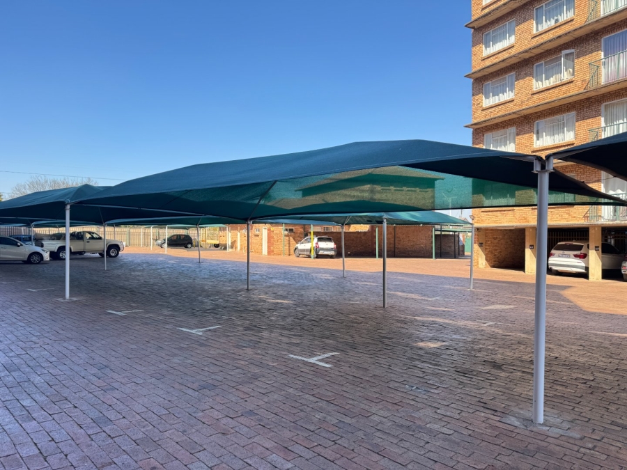 1 Bedroom Property for Sale in Die Hoewes Gauteng