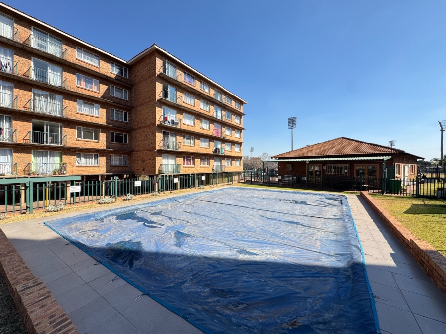 1 Bedroom Property for Sale in Die Hoewes Gauteng