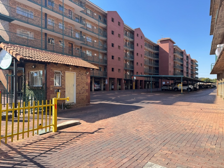 1 Bedroom Property for Sale in Die Hoewes Gauteng