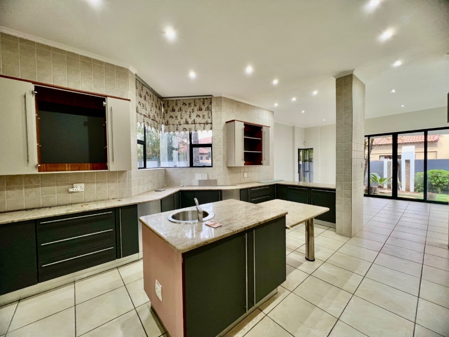 4 Bedroom Property for Sale in Silver Lakes Gauteng