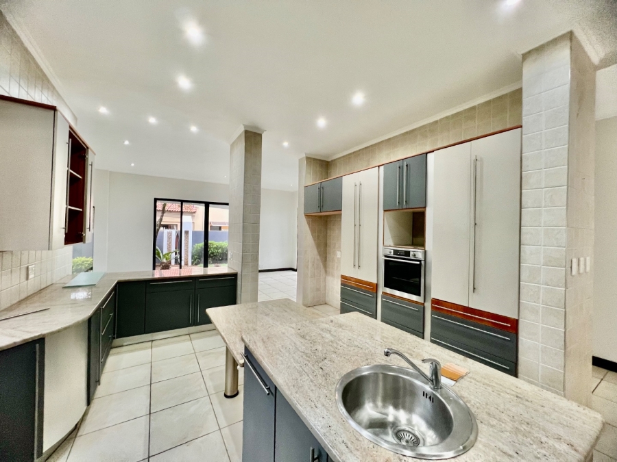 4 Bedroom Property for Sale in Silver Lakes Gauteng