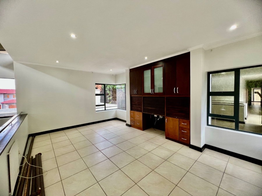 4 Bedroom Property for Sale in Silver Lakes Gauteng