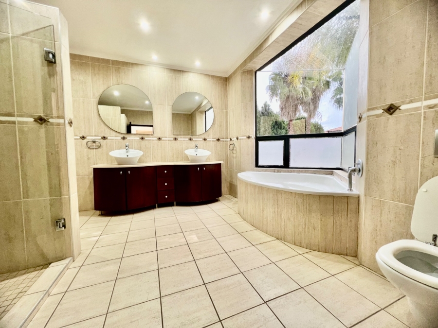 4 Bedroom Property for Sale in Silver Lakes Gauteng