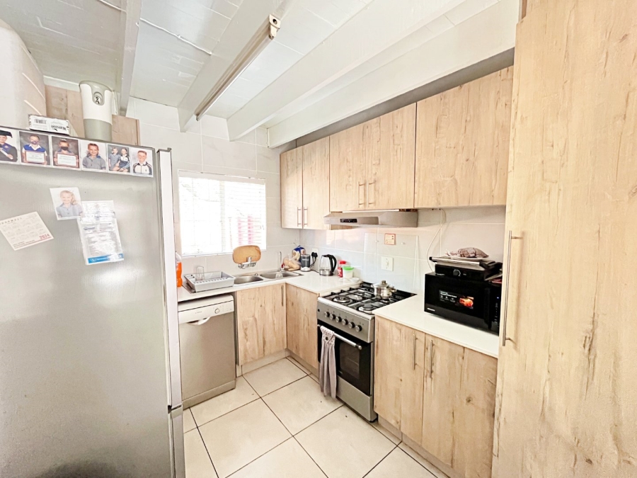 4 Bedroom Property for Sale in Eldoraigne Gauteng
