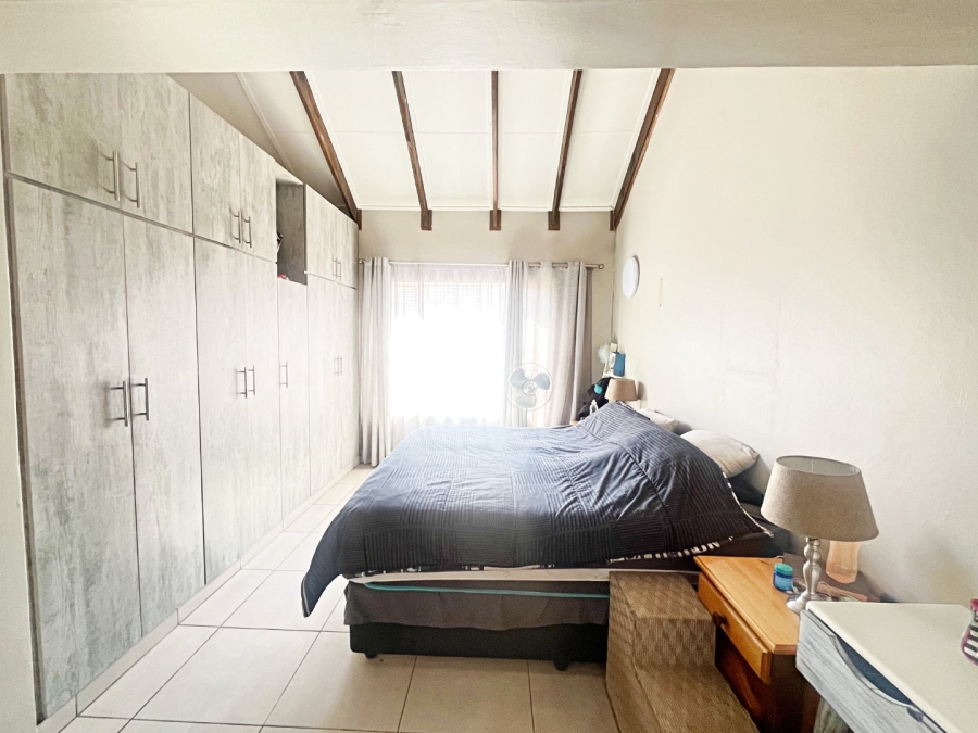 4 Bedroom Property for Sale in Eldoraigne Gauteng