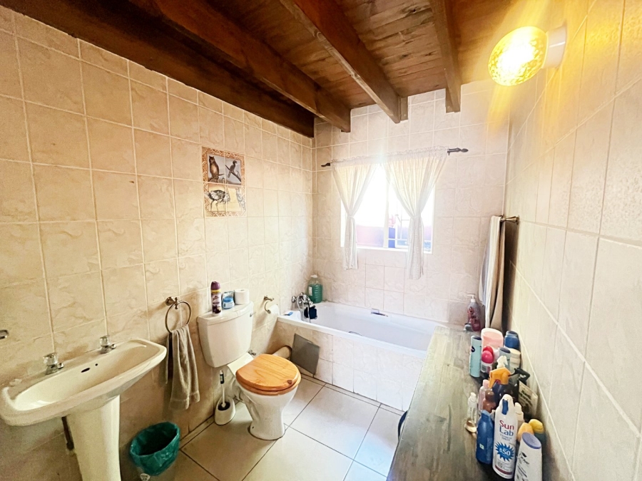 4 Bedroom Property for Sale in Eldoraigne Gauteng