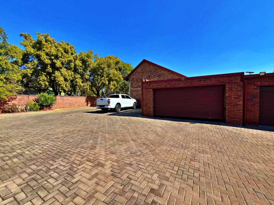 4 Bedroom Property for Sale in Eldoraigne Gauteng