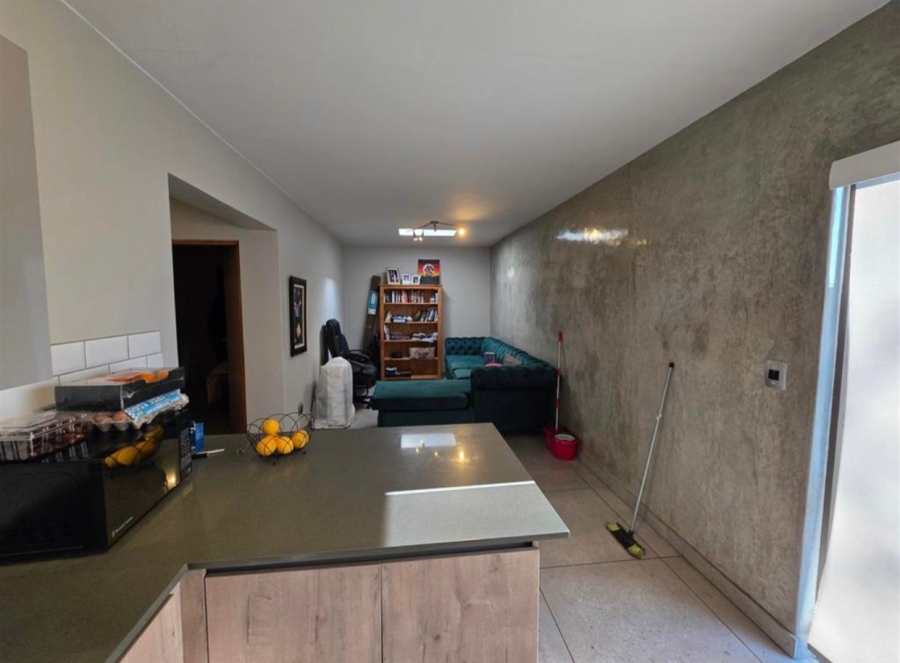 To Let 2 Bedroom Property for Rent in Bryanston Gauteng