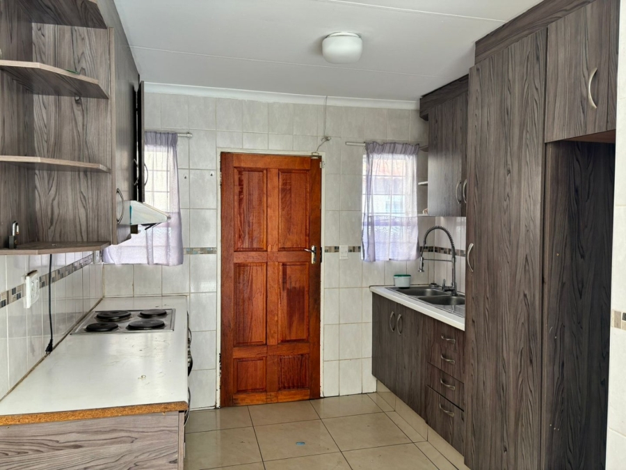 To Let 3 Bedroom Property for Rent in Alveda Gauteng