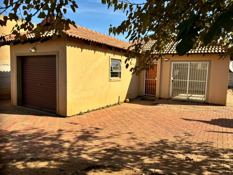 To Let 3 Bedroom Property for Rent in Alveda Gauteng