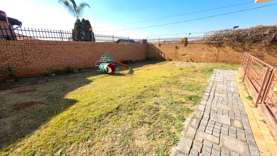 To Let commercial Property for Rent in Laudium Gauteng