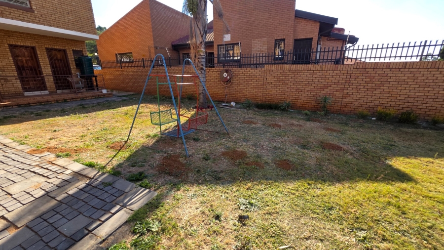 To Let commercial Property for Rent in Laudium Gauteng