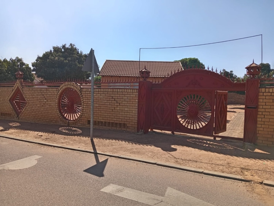 2 Bedroom Property for Sale in Soshanguve GG Gauteng