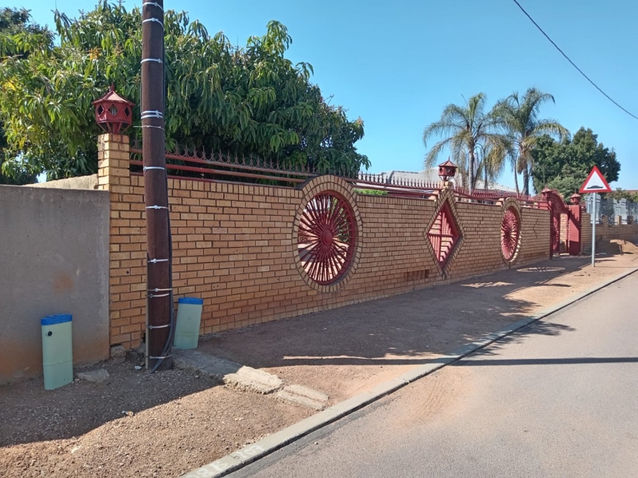 2 Bedroom Property for Sale in Soshanguve GG Gauteng