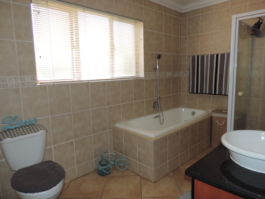 4 Bedroom Property for Sale in Moreleta Park Gauteng