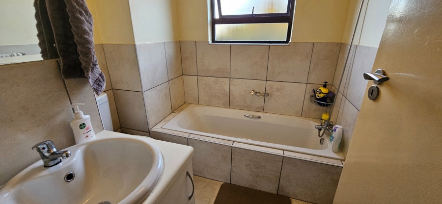 2 Bedroom Property for Sale in Waterstone Park Gauteng