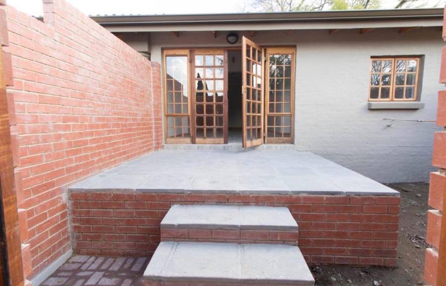 To Let 2 Bedroom Property for Rent in Bryanston Gauteng