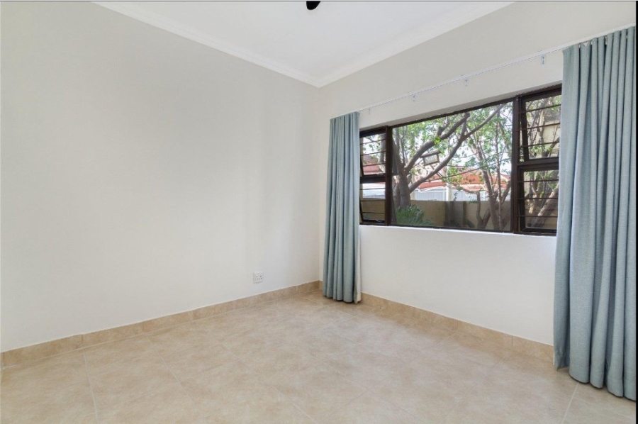 To Let 2 Bedroom Property for Rent in Lonehill Gauteng