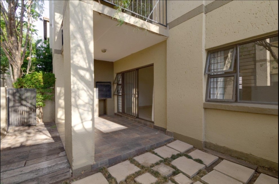 To Let 2 Bedroom Property for Rent in Lonehill Gauteng