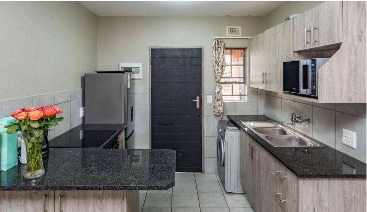 2 Bedroom Property for Sale in Heuweloord Gauteng